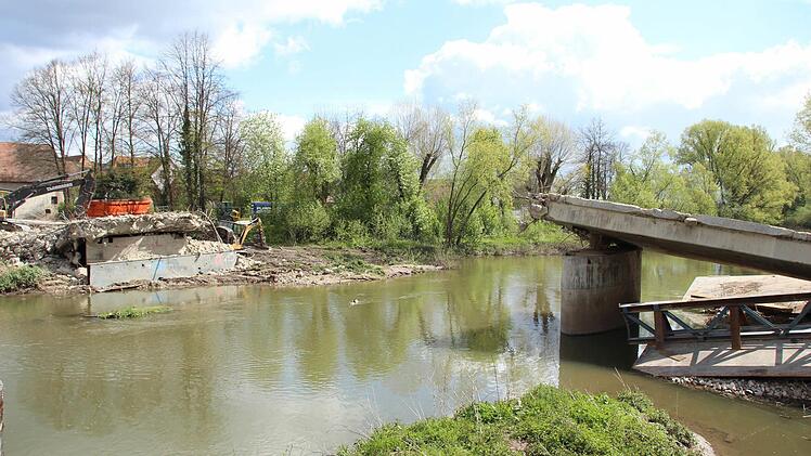 Die Aischbrücke in Höchstadt wird abgerissen. Foto: Andreas Dorsch