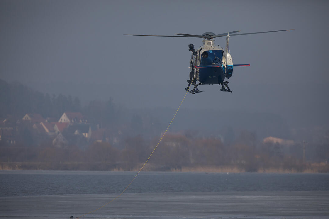 Person bricht in Altmühlsee ein