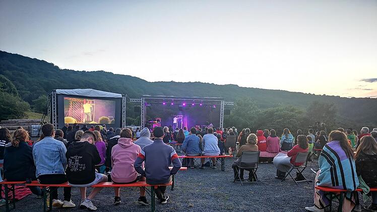 Schon am ersten Wochenende war das Missio-Camp-Abendprogramm gut besucht. Foto: Marion Eckert