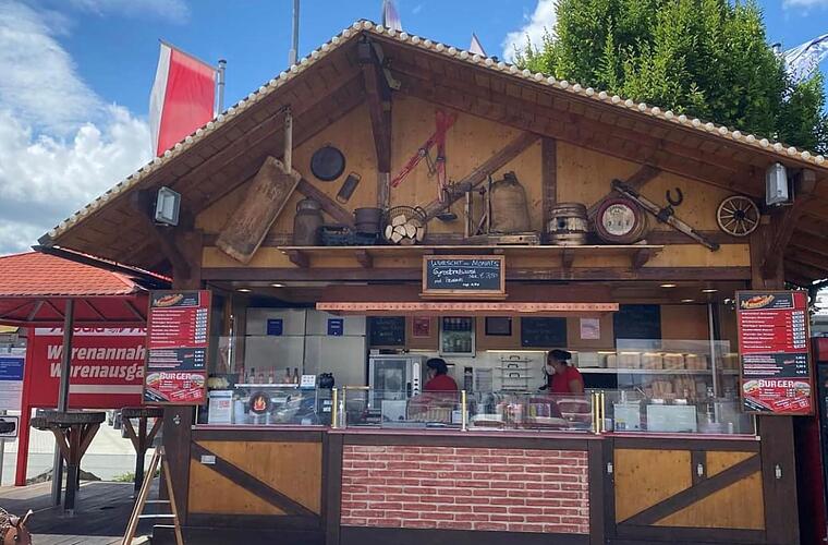 Bayreuth: Kult-Imbiss "Wurschthaus" schließt nach 14 Jahren - "war Institution"