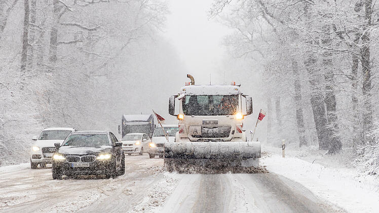 Autofahren bei  Glätte und Schnee:  Sicher durch Frost und Kälte