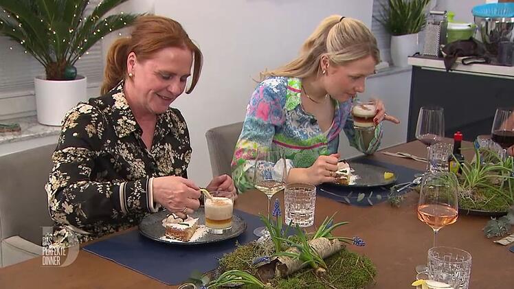 Auf den Barraquito freut sich Maike (links) schon den ganzen Tag. Auch Franzi schmeckt es.