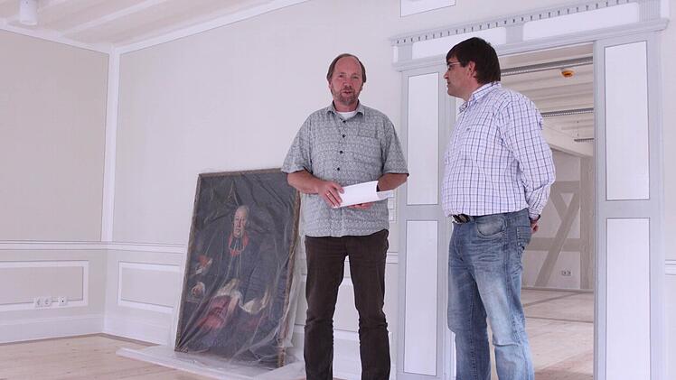 Geschäftsleiter Manfred Schütz (links) war während der fast vierjährigen Sanierungsphase mindestens einmal die Woche im Rathaus; hier bei einem letzten Rundgang vor dem "Tag der offenen Tür" mit Zweitem Bürgermeister Markus Püls.