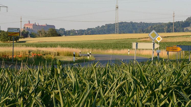 Von Melkendorf kommend erstreckt sich die Fläche für das geplante Gewerbegebiet rechts der Staatsstraße in Richtung Kulmbach. Fotos: Dagmar Besand