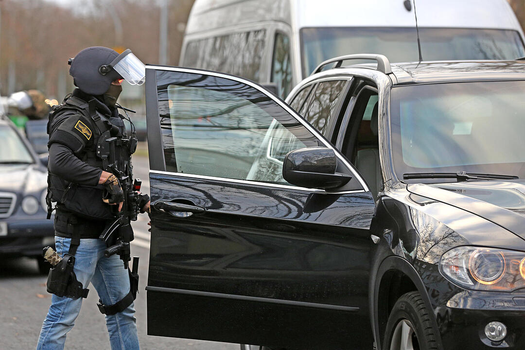 SEK-EInsatz in Schweinfurt unblutig beendet - Zwei Schuetzen festgenommen