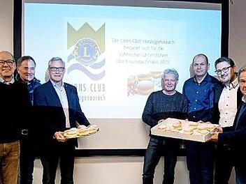 Der Lions-Club mit Jörg Dassler (von links), Hans-Jörg Baum, Klaus Deißenberger (Präsident), Matthias Malessa, Uli Wirth, Andreas Desch und Erich Schuster freute sich über 3000 bestellte Krapfen. Foto: Sänger