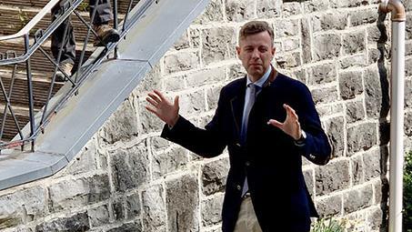 Landrat Oliver B&auml;r aus Hof er&ouml;ffnete den Naturpark-Aktionstag. Das Interesse aller Frankenwaldfans war riesig.