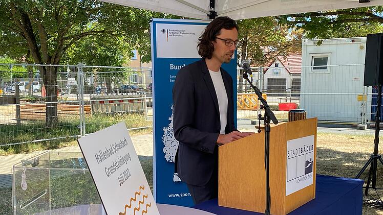 Schwabach: Grundstein für neues Hallenbad gelegt - trotz "extrem anspruchsvoller Situation"