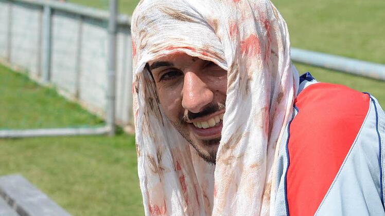 Hauptsache gesch&uuml;tzt. Die hohen Temperaturen machten allen Teilnehmern zu schaffen.