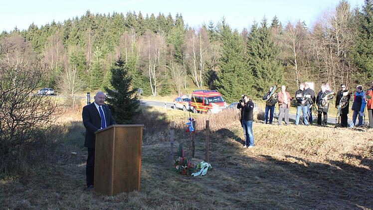 Bürgermeister Peter Ebertsch bei seiner Rede Foto: Veronika Schadeck