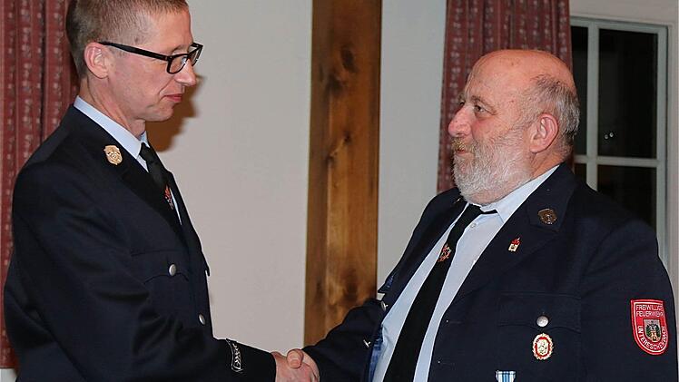 Kommandant Ivo Straube verabschiedete Wolfgang Dabbitsch (63) aus dem aktiven Dienst.