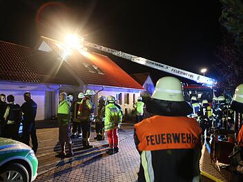 Am 20.07.2017 kam es in der Mecklenburger Straße in Langenzenn (Landkreis Fürth) zu einem Dachstuhlbrand in einem Einfamilienhaus. Foto:News5/Merzbach