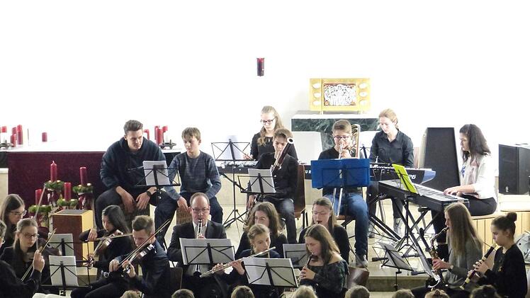 Verschiedene Musikgruppen musizierten in der St.-Marien-Kirche in Coburg. Foto: Christian Nowak