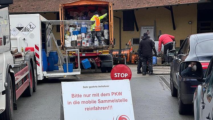 Was macht jemand, der seinen Problemmüll zu Fuß anliefert? Foto: Jürgen Gärtner
