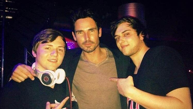 Im "Paia" in Coburg haben Dominik Schramm und Fabian Huber sogar den Bachelor getroffen. Foto: privat