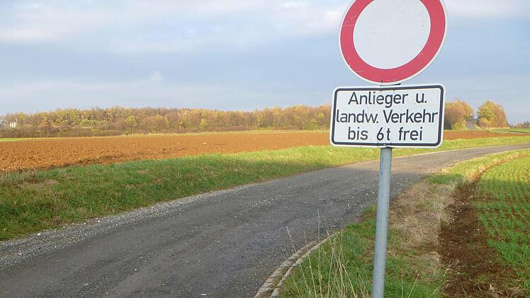Wo heute der Weg ins Nichts führt, soll sich in Thurnau Gewerbe ansiedeln. Foto: Katharina Müller-Sanke