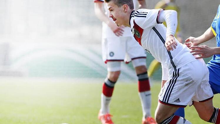 Niklas Dorsch, hier im Trikot der U17-Nationalmannschaft, hat einen Profivertrag beim FC Bayern München unterschrieben. Foto: imago