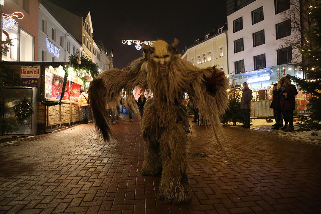 Oberfranken: Seltsame Gestalten auf dem Weihnachtsmarkt