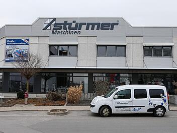 Die Zentrale der Firma Stürmer Maschinen an der Dr.-Robert-Pfleger-Straße in Hallstadt Foto: Matthias Hoch