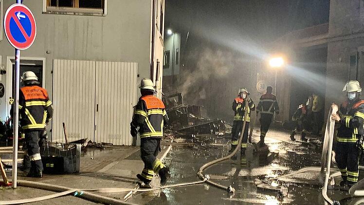 Zwei Personen bei Wohnungsbrand verletzt