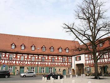 Der größte Posten der Städtebauförderung 2015 betrifft die Sanierung der Fassade am altehrwürdigen Rathaus am Klosterhof (1615): 233 000 Euro wurden veranschlagt. Foto: fra-pres
