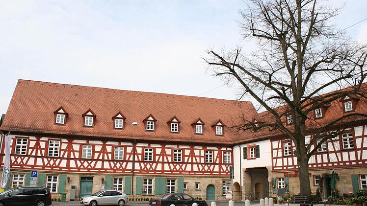 Der größte Posten der Städtebauförderung 2015 betrifft die Sanierung der Fassade am altehrwürdigen Rathaus am Klosterhof (1615): 233 000 Euro wurden veranschlagt. Foto: fra-pres