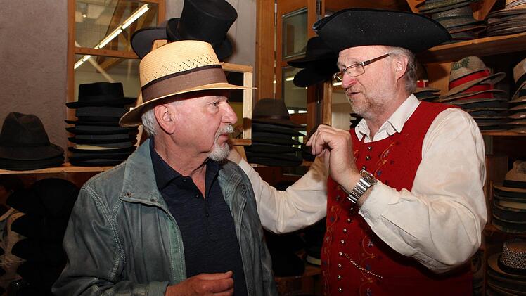 Eine Anschaffung fürs Leben so ein echter Panama-Hut, den sich ein Herr aus Stegaurach leistete