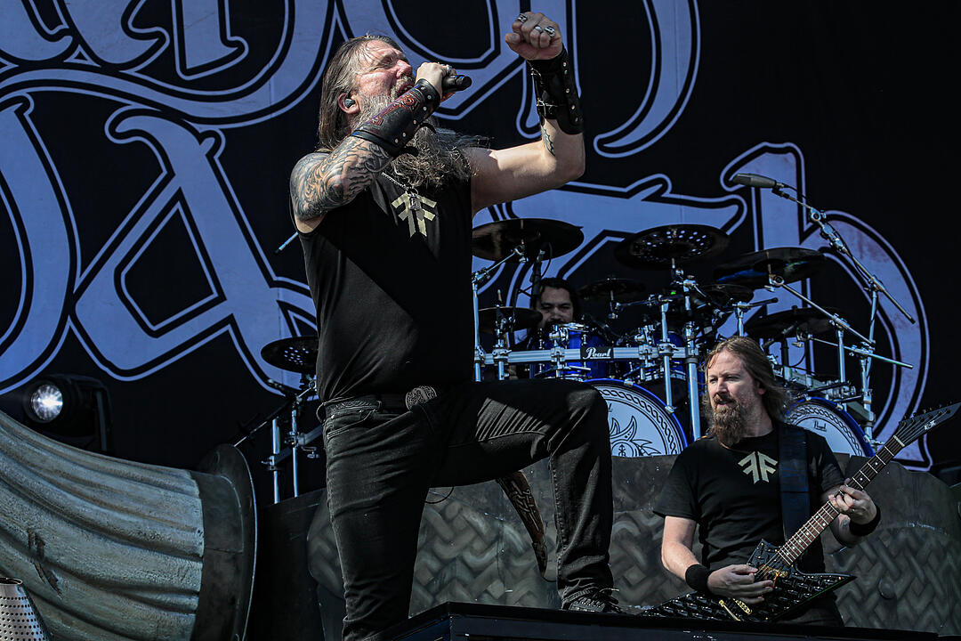 Amon Amarth bei Rock im Park 2019: Ganz viel Metal und Feuer bringt die Fans zum Durchdrehen