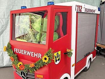 Das Kinderfeuerwehrauto wurde eingeweiht.
