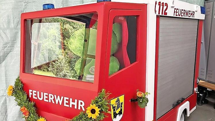 Das Kinderfeuerwehrauto wurde eingeweiht.