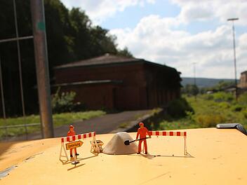 Im Bereich des Bahnhofs in Bad Kissingen sollen etwa 150 Wohnungen entstehen. Um das Projekt brodelt die Gerüchteküche. Foto: Johannes Schlereth
