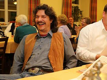 Der Zinnmeister Stefan Dörr (l.). Fotos: Barbara Herbst