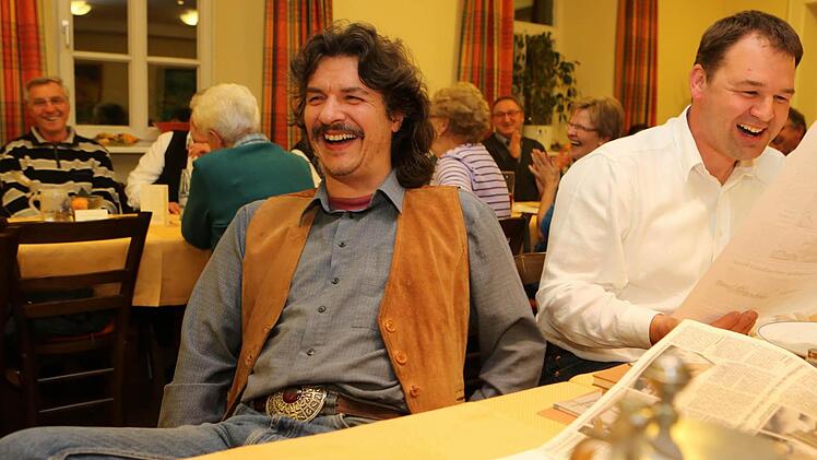 Der Zinnmeister Stefan Dörr (l.). Fotos: Barbara Herbst