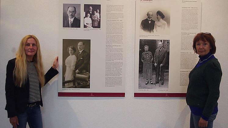 Odette Eisenträger-Sarter und Gisela Zaich vor zwei Tafeln der Ausstellung  Foto: Heike Schülein
