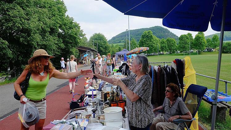 Das persönliche Gespräch war den Betreibern der Stände am wichtigsten. Foto: Gerd Schaar