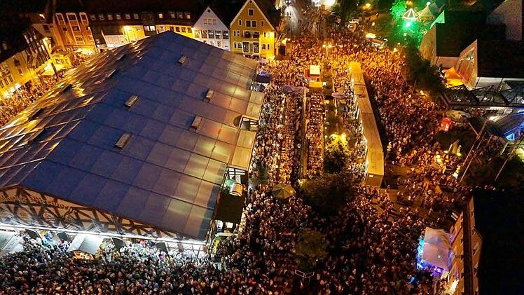 Dieter Fick und Rainer Greibel fordern: "Die Bierwoche muss zurück auf den Zentralparkplatz." Foto: Ingo Bär