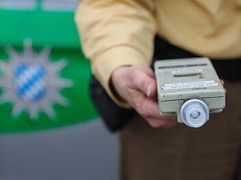 Den Atemalkoholtest konnte die Unfallfahrerin vor Ort nicht mehr durchf&uuml;hren. Sie war zu betrunken. Symbolfoto: Christopher Schulz