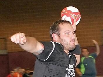 Eine starke Vorstellung bot in Bayreuth Flügelspieler Kevin Aumüller, der sechs Treffer erzielte, was für ihn die bisher beste Ausbeute in dieser Saison war. Foto: Dietz