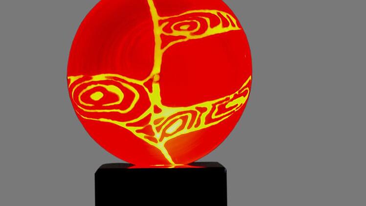 Den Titel "Phönix" trägt dieses Werk des Glasbläsers Olaf Schönherr aus Untertheres.Ulrike Langer