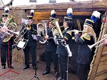 Die Bläsergruppe der Bergmannskapelle Stockheim spielte bei der Bergweihnacht auf. Fotos: Gerd Fleischmann