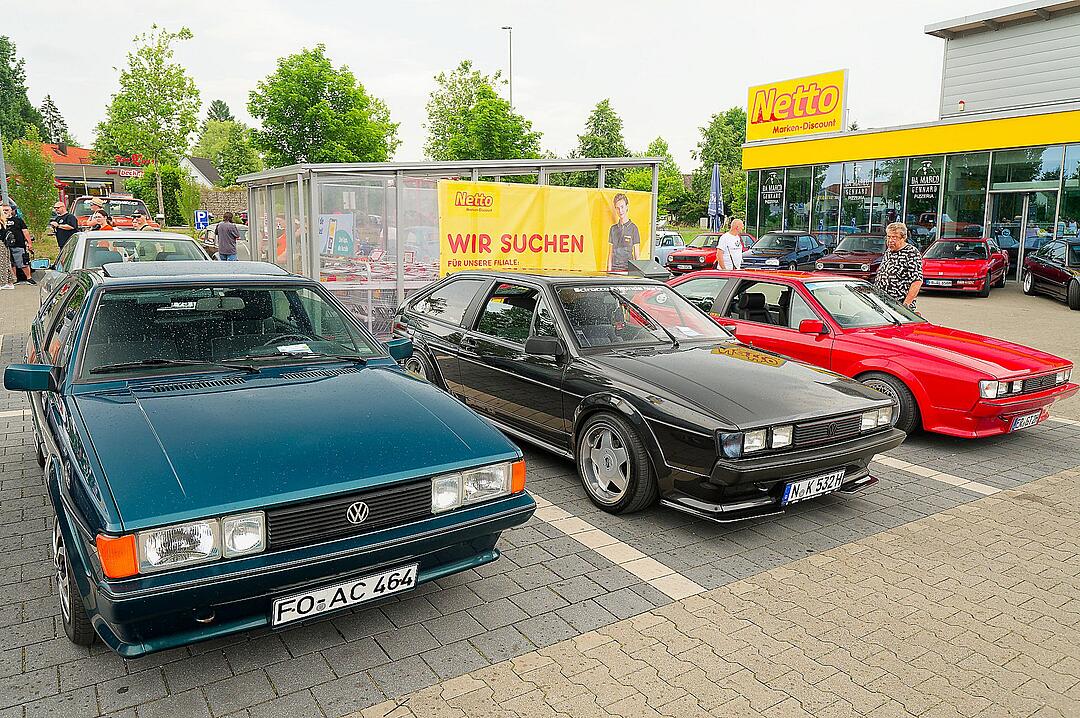 Autos, Motorräder, Mopeds und Traktoren gab es zu bewundern.