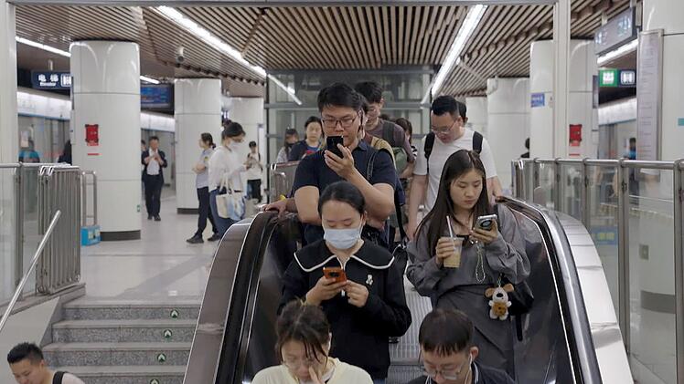 TikTok hat weltweit l&auml;ngst die Milliarden-Schwelle bei den Nutzern &uuml;bersprungen. Im Heimatland China hei&szlig;t die Social-Media-Anwendung anders: Douyin.