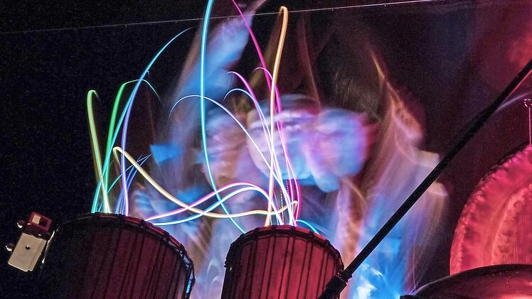 Ein Spektakel aus Rhythmen und Licht erwartet die Besucher am 8. Oktober auf Burg Rabenstein.