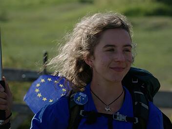 Ceira Casey-Seargent hat sich einem Protestmarsch angeschlossen, dessen Teilnehmerinnen und Teilnehmer zu Fu&szlig; von London bis  vor das EU-Parlament in Br&uuml;ssel ziehen. Ihre Botschaft: "Rejoin! - Wiedereintritt!"