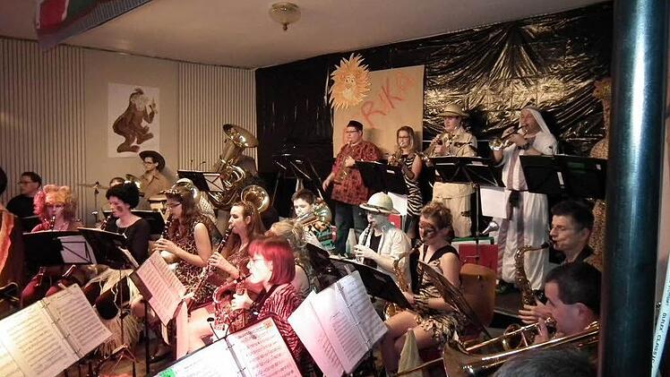 Mit fetziger Musik sorgte die Trachtenkapelle für die musikalische Unterhaltung an dem Abend.Foto: Stefan Geiger