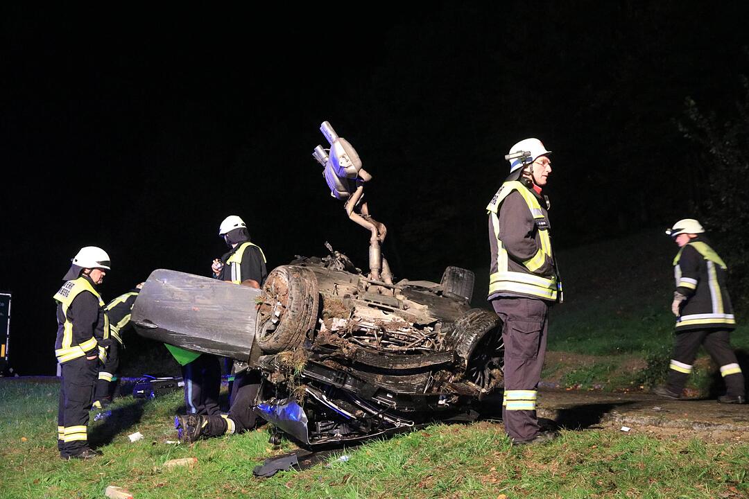 Bamberg: BMW überschlägt sich auf A3