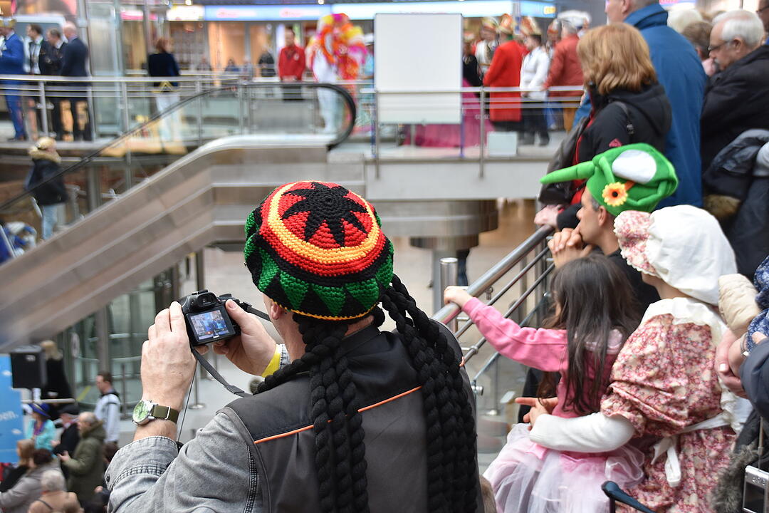 Fasching: Traditioneller Prinzenflug am Nürnberger Flughafen