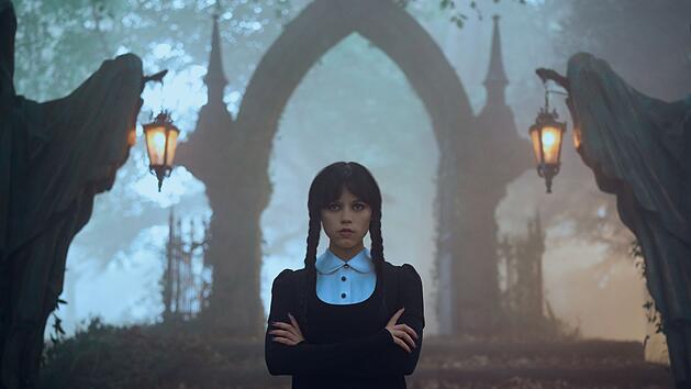 Cooler als sie war selten jemand im Netflix-Kosmos: Ab 6. August kehrt Jenna Ortega als Wednesday Addams zurück auf die Bildschirme.