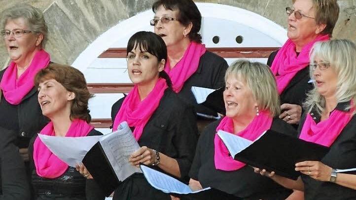 Die Schola "Maria Magdalena" unter Leitung von Jutta Helbig brachte frische moderne Lieder zu Gehör. Foto: Johanna Eckert