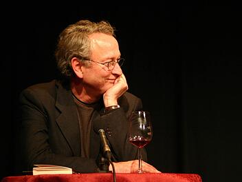 Thommie Bayer liest am 11. Oktober ab 20 Uhr im Club Kaulberg, während Dillberg den Abend musikalisch umrahmen.  Foto: pr